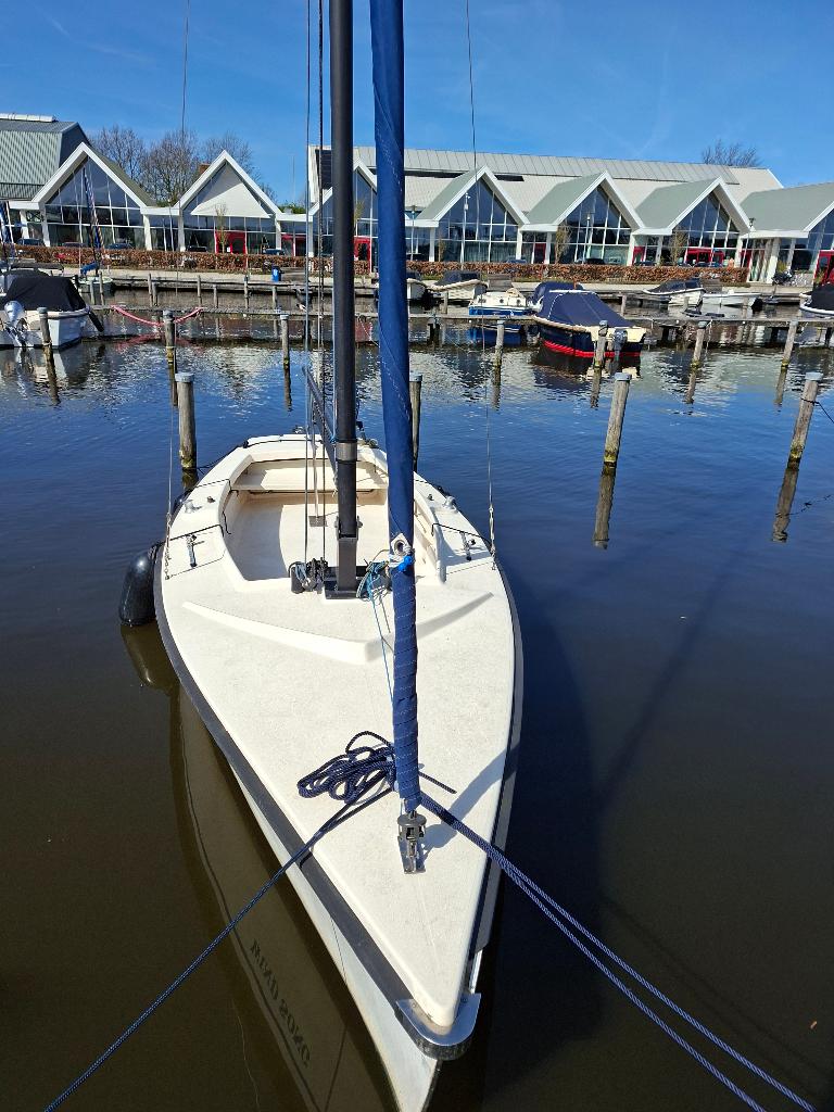 Polyvalk met buitenboordmotor en ligplaats Uitgeestermeer, Ophalen, Gebruikt, 4 pk, Polyester