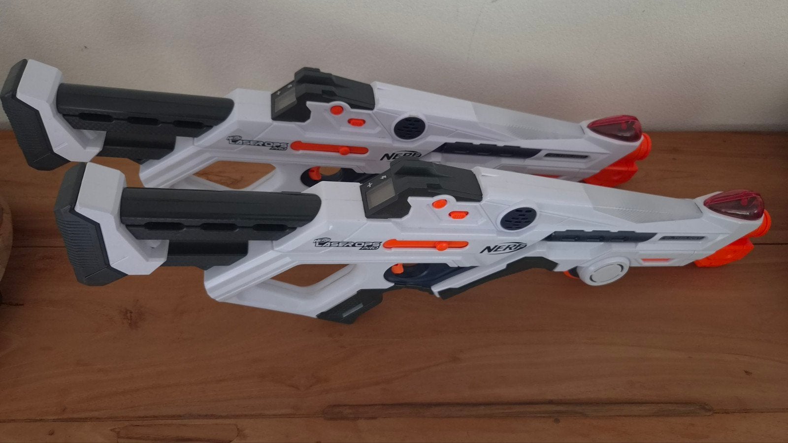 Nerf Laser Ops Pro DeltaBurst Blasters (2 stuks), Ophalen of Verzenden, Zo goed als nieuw, Jongen of Meisje