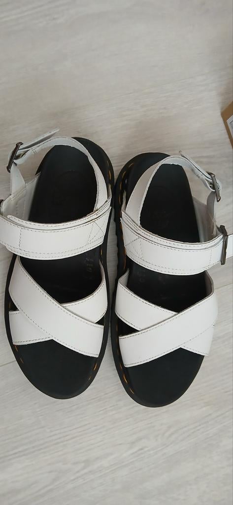 Nieuwe witte dr martens voss 2 sandalen mt 38, Kleding | Dames, Schoenen, Wit, Nieuw, Dr. Martens, Sandalen of Muiltjes