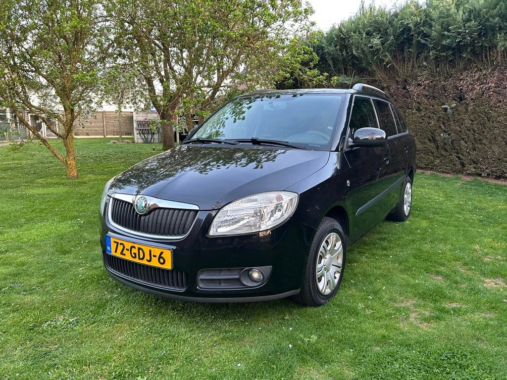 Skoda Fabia 1.4 16V 63KW Combi 2008 Zwart, Auto's, 40 €/maand, 4 cilinders, Zwart, Origineel Nederlands