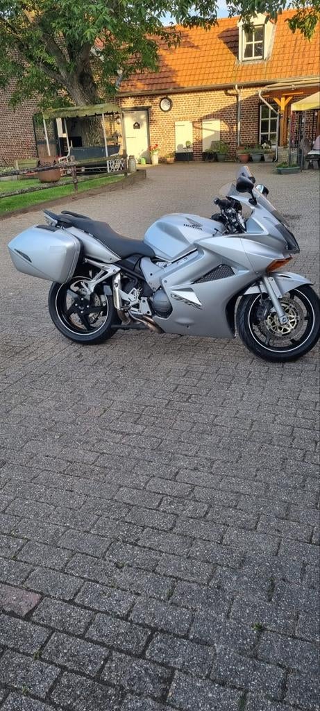 Honda VFR800F - incl tom tom Sportieve Toermotor met Koffers, Motoren, Motoren | Honda, 4 cilinders, Motorrijbewijs A, Gebruikt