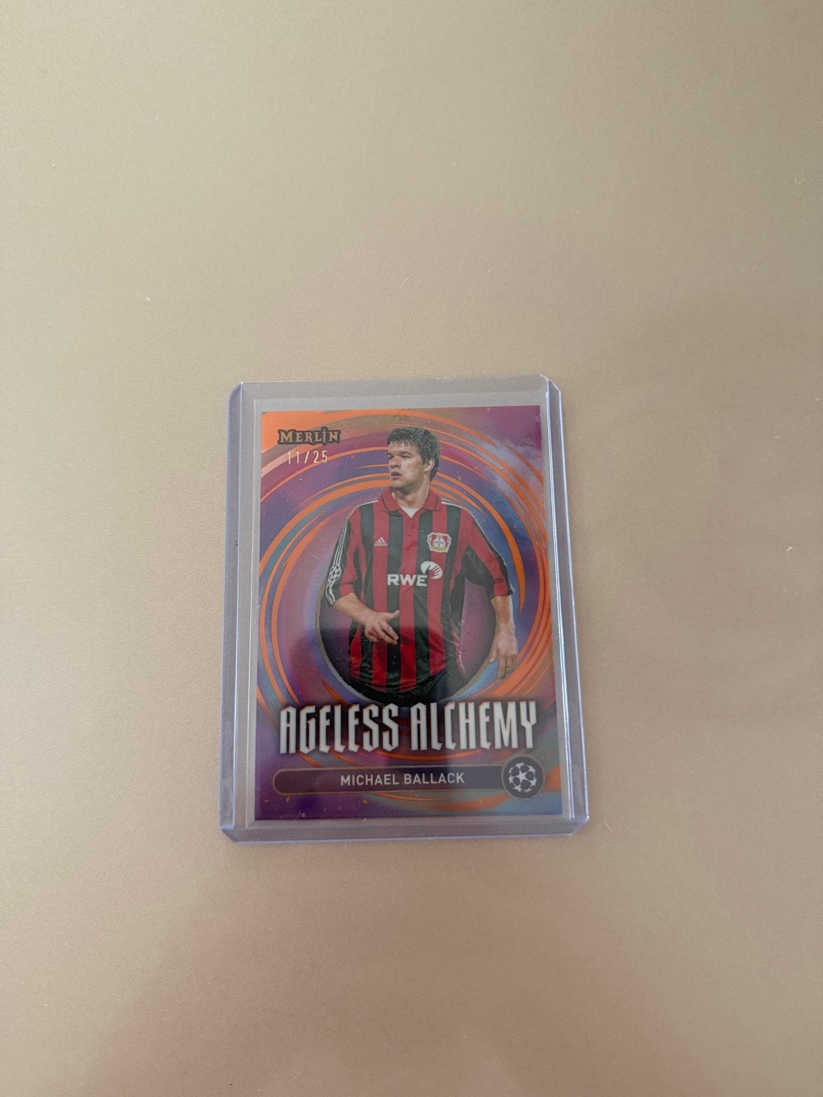 Michael Ballack Ageless Alchemy Merlin 11/25 Voetbalkaart, Ophalen of Verzenden, Zo goed als nieuw, Buitenlandse clubs, Spelerskaart