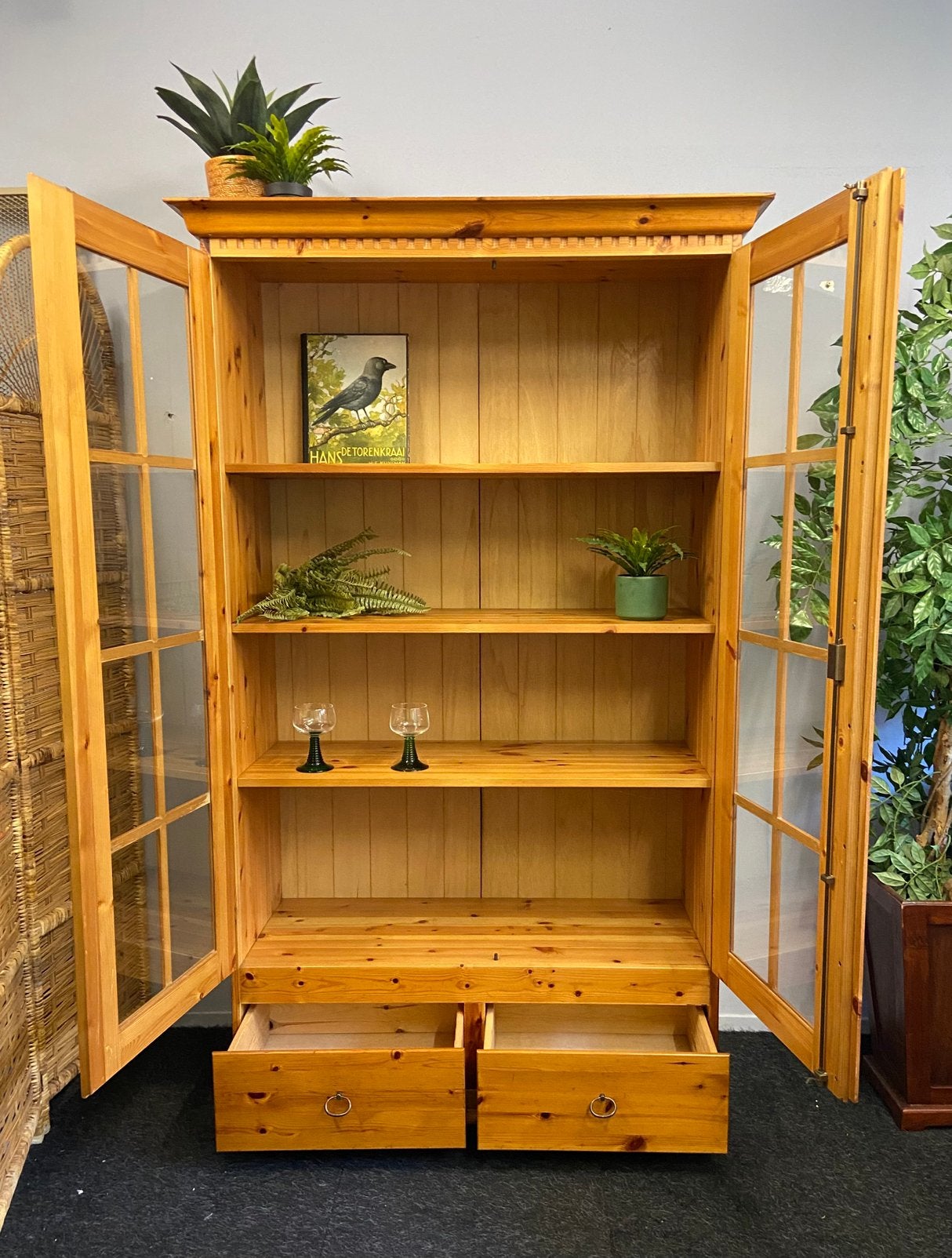 Grenen kast buffetkast vitrinekast boekenkast, Ophalen, Gebruikt, Brocant vintage scandinavisch wandkast zweeds, 25 tot 50 cm