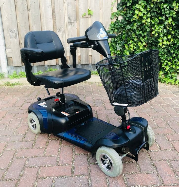 Vrij nieuwe opvouwbare inklapbare scootmobiel demontabel 4wi, 10 km/u of minder, Ophalen of Verzenden, Zo goed als nieuw, 15 km of minder