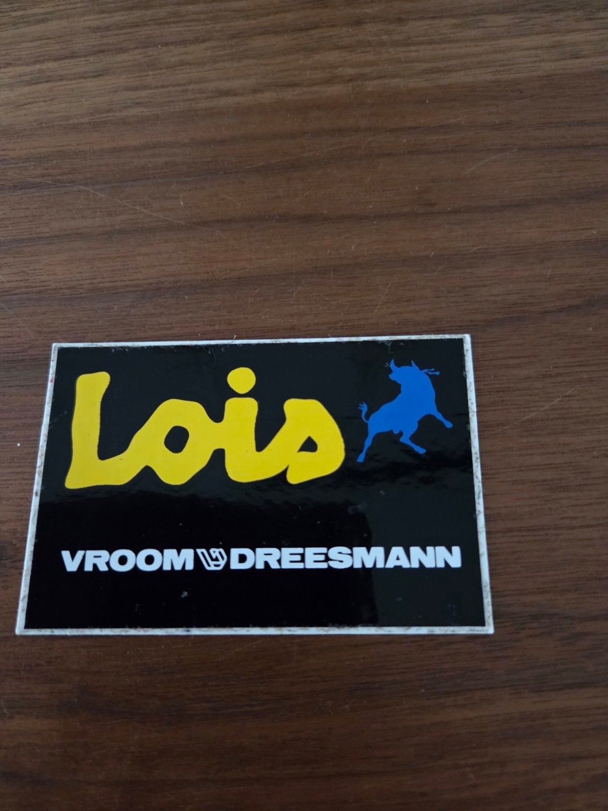 12099 Vintage Lois Vroom & Dreesmann sticker, Verzamelen, Ophalen of Verzenden