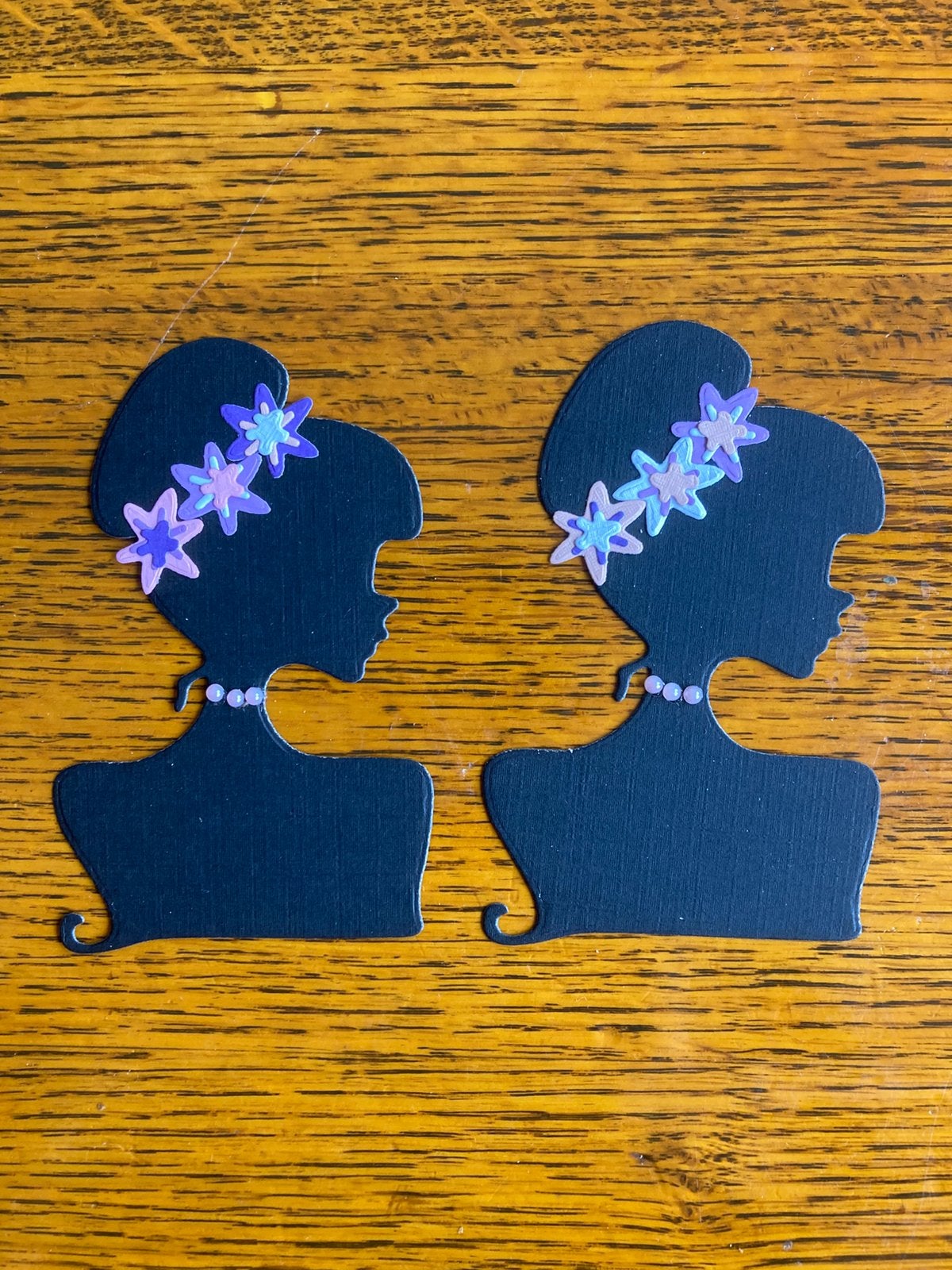 Stansjes: dames silhouet met bloemen en parels, Ophalen of Verzenden, Nieuw, Overige thema's, Overige typen