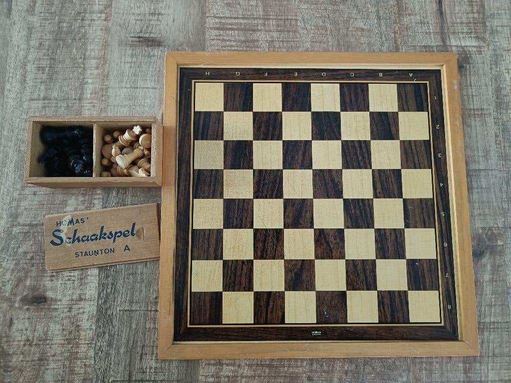 Homas spelen dam/schaakbord met Staunton A schaakspel, Hobby en Vrije tijd, Gezelschapsspellen | Bordspellen, Ophalen of Verzenden