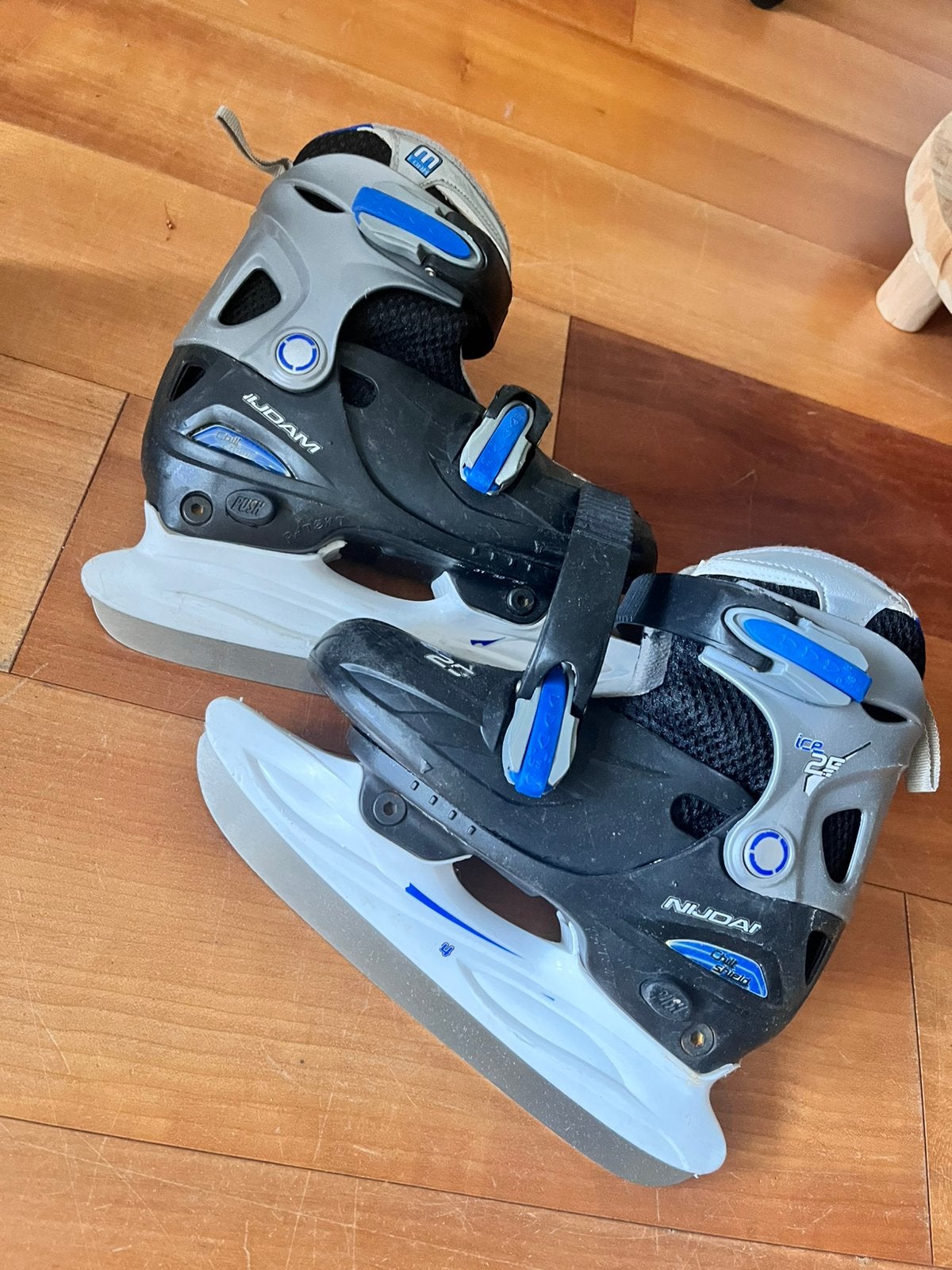 Verstelbare (ijshockey)schaatsen maat 30-33 voor kinderen, Ophalen, Zo goed als nieuw, IJshockeyschaatsen, Nijdam
