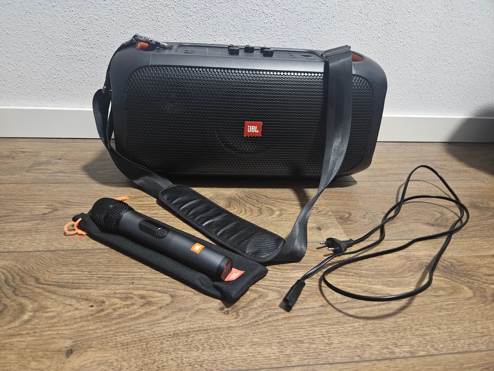 JBL Partybox zo goed als nieuw met microfoon!!, Party speaker, Ophalen of Verzenden, Zo goed als nieuw, Inclusief kabels