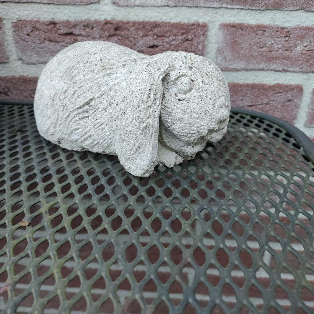Konijn,beeldje,Tuin,Wit,natuursteen,liggend,hangoren,rustiek, Tuin en Terras, Tuinbeelden, Ophalen of Verzenden, Zo goed als nieuw