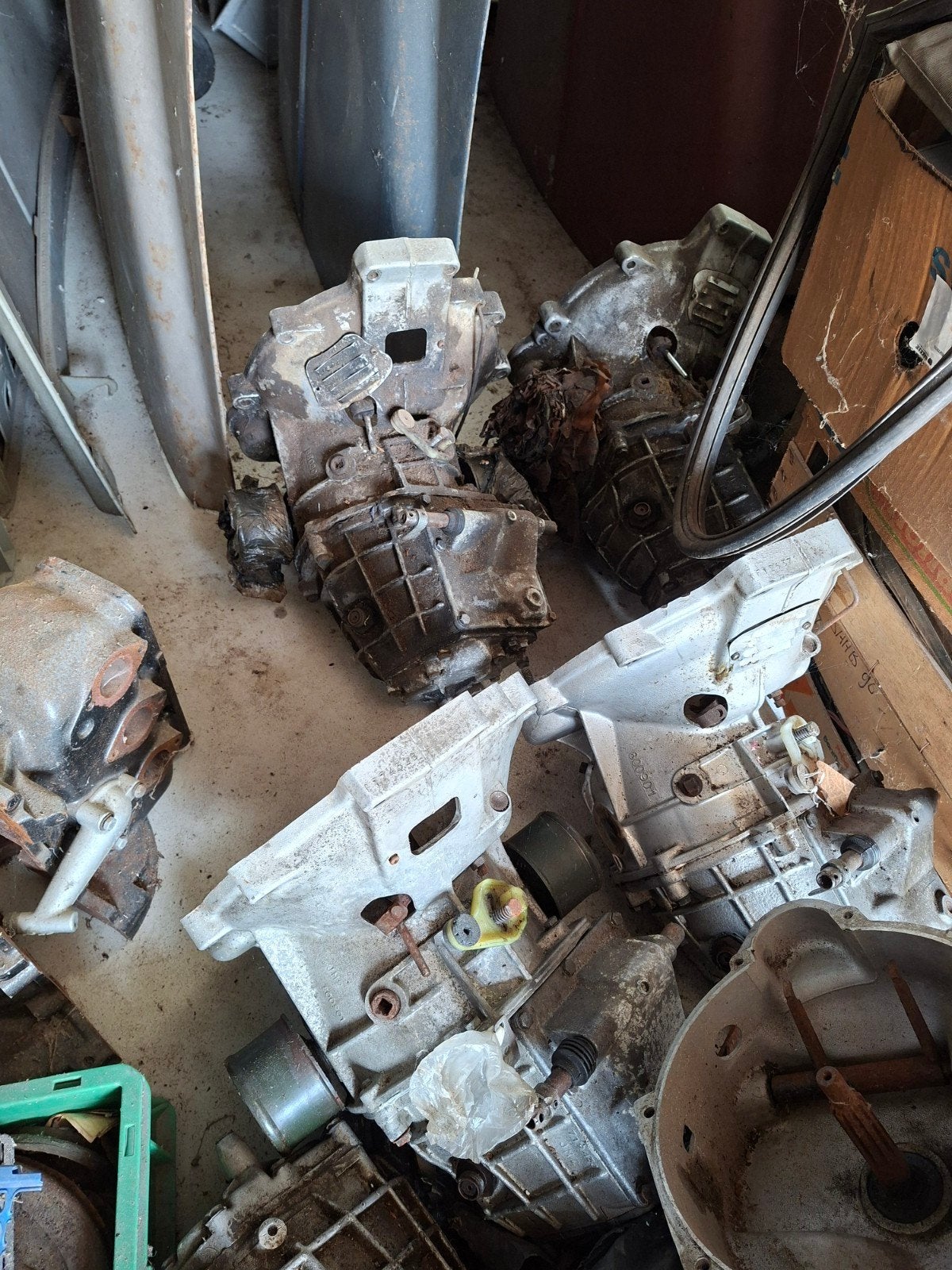 Saab 96 V4 versnellingsbakken voor revisie., Ophalen