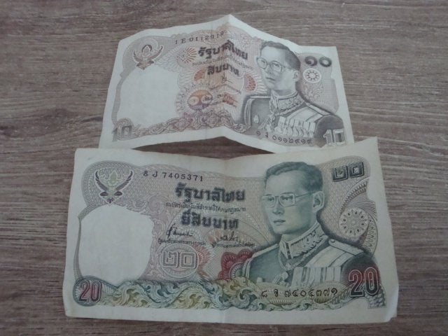 2 buitenlandse briefjes..., Ophalen of Verzenden, Gebruikt