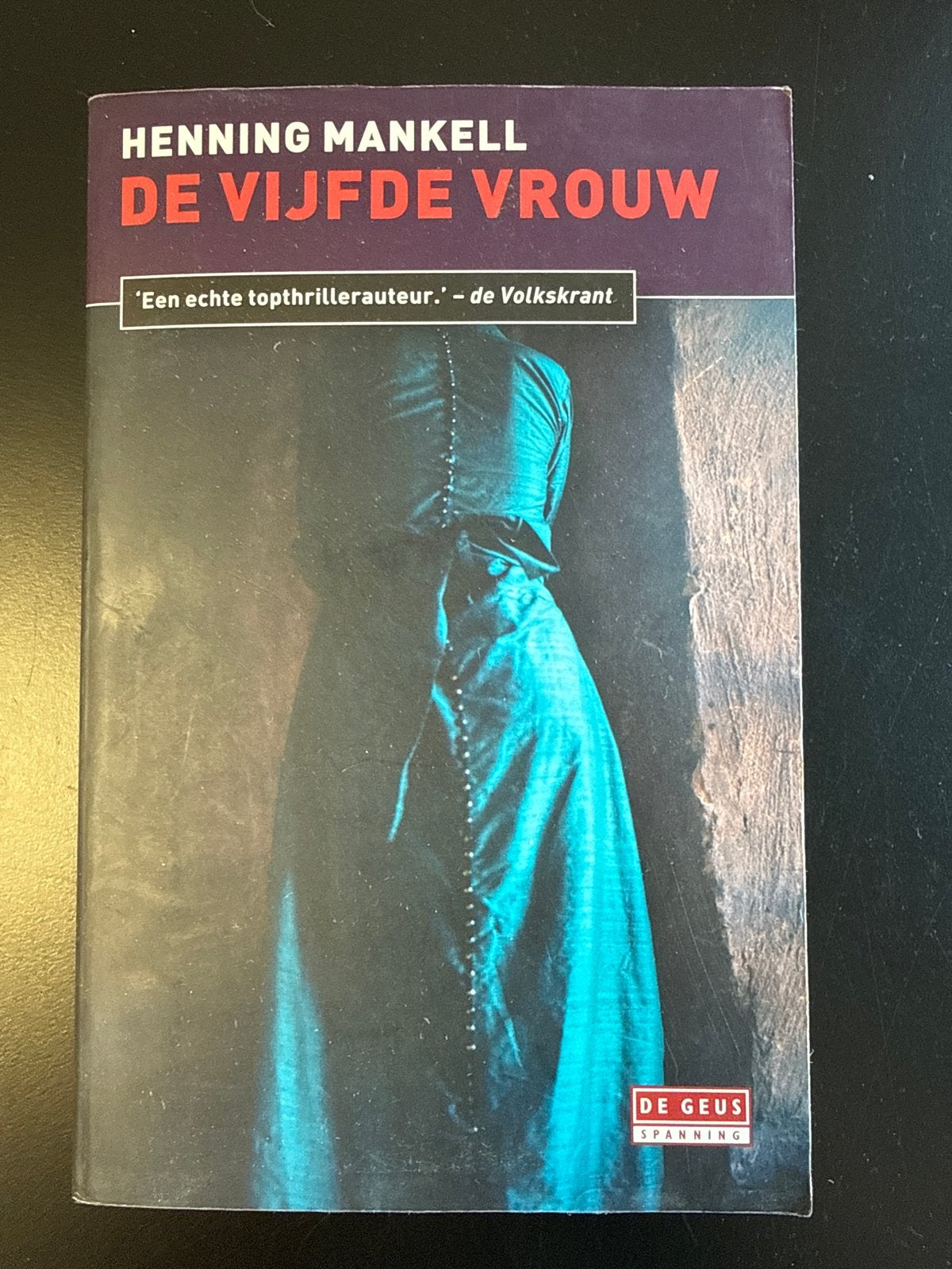 De Vijfde Vrouw - Henning Mankell (Kurt Wallander), Ophalen of Verzenden, Gelezen, Scandinavië