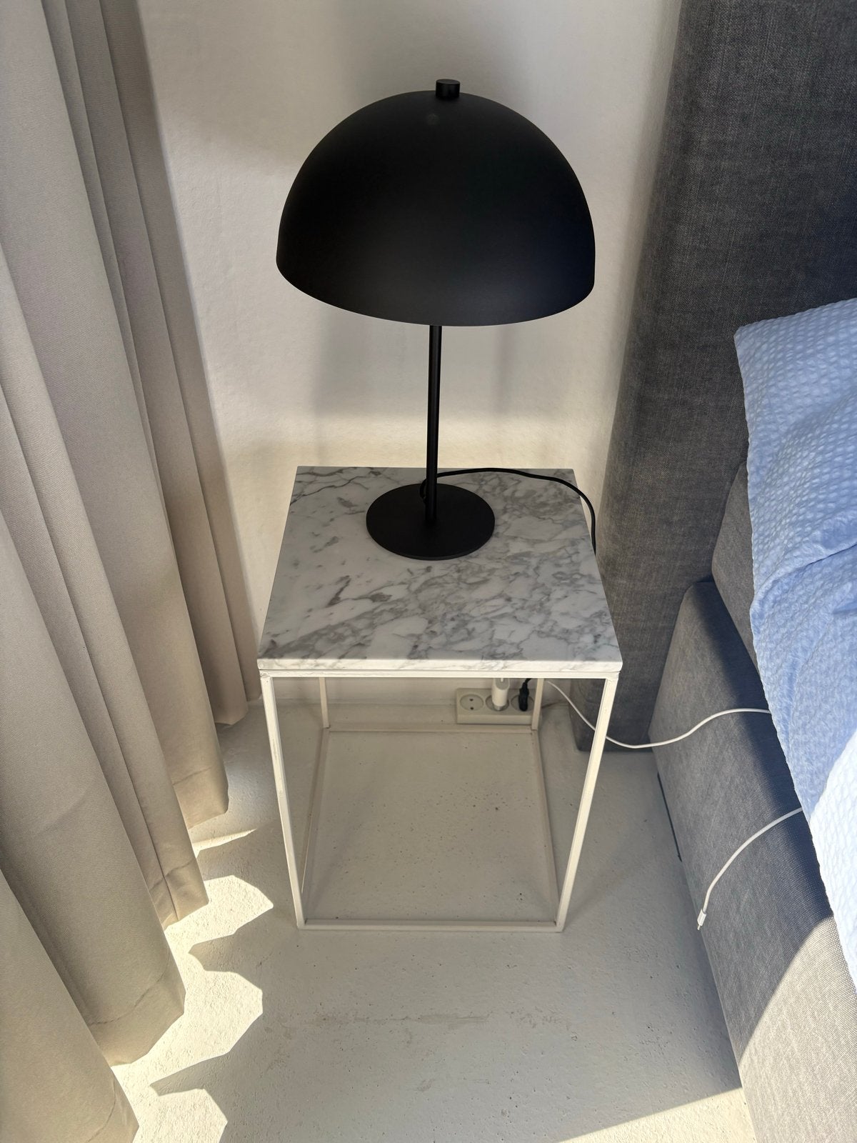 Bijzettafel marmer met wit stalen frame, Overige materialen, Minder dan 55 cm, Vierkant, Zo goed als nieuw