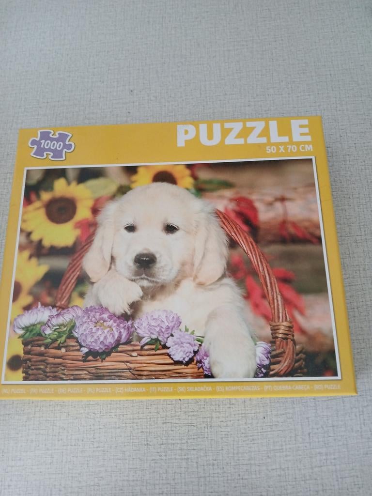 Puzzel 1000 stukjes Golden Retriever puppy in mand, Ophalen of Verzenden, 500 t/m 1500 stukjes, Zo goed als nieuw, Legpuzzel