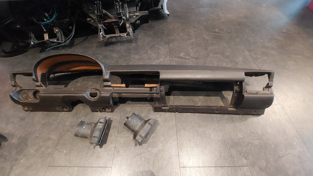 Te koop 2x dashboard mercedes w116, Auto-onderdelen, Ophalen of Verzenden, Gebruikt, Mercedes-Benz