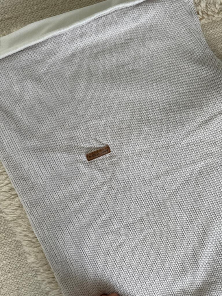 Baby's Only wiegdeken/ledikantdeken wit/grijs, Ophalen of Verzenden, Gebruikt, 70 tot 85 cm, Deken