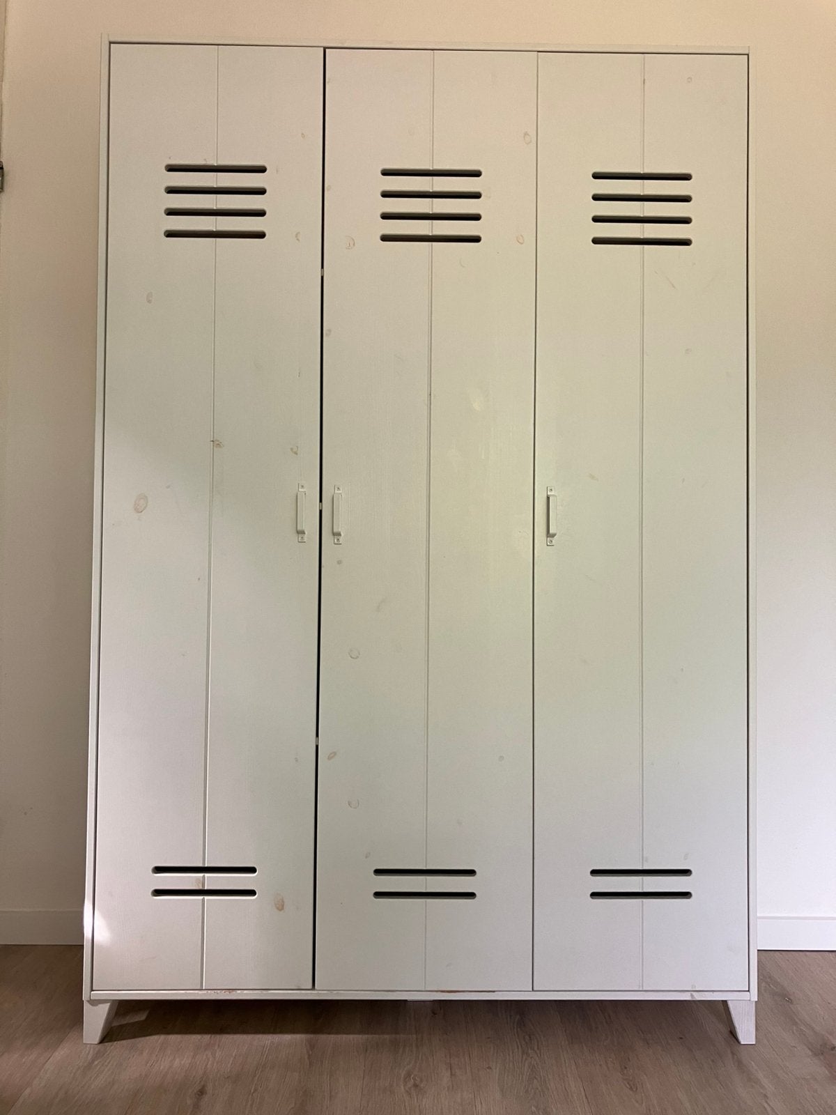 Kast kinderkamer wit hout locker VT wonen, Ophalen, Met deur(en), 100 tot 150 cm, Zo goed als nieuw