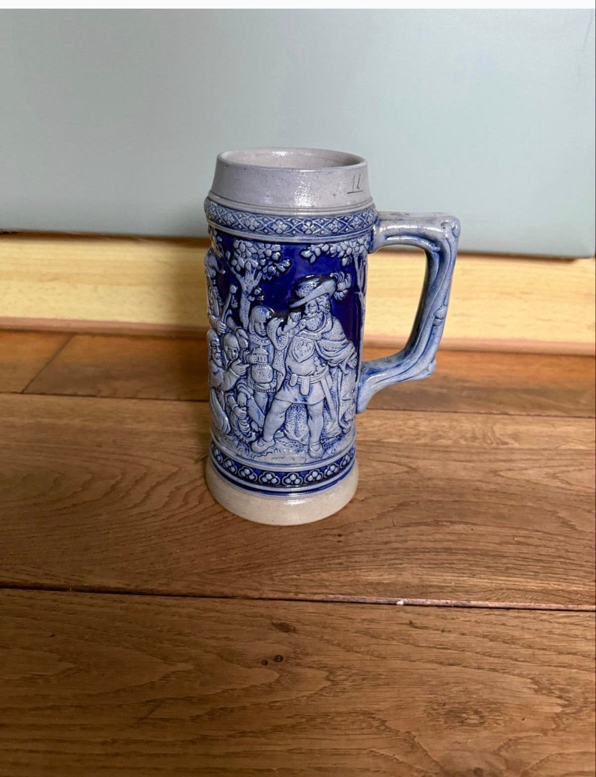 Vintage Duitse Bierpul 1 Liter - Reliëf Scène, Antiek en Kunst, Ophalen of Verzenden