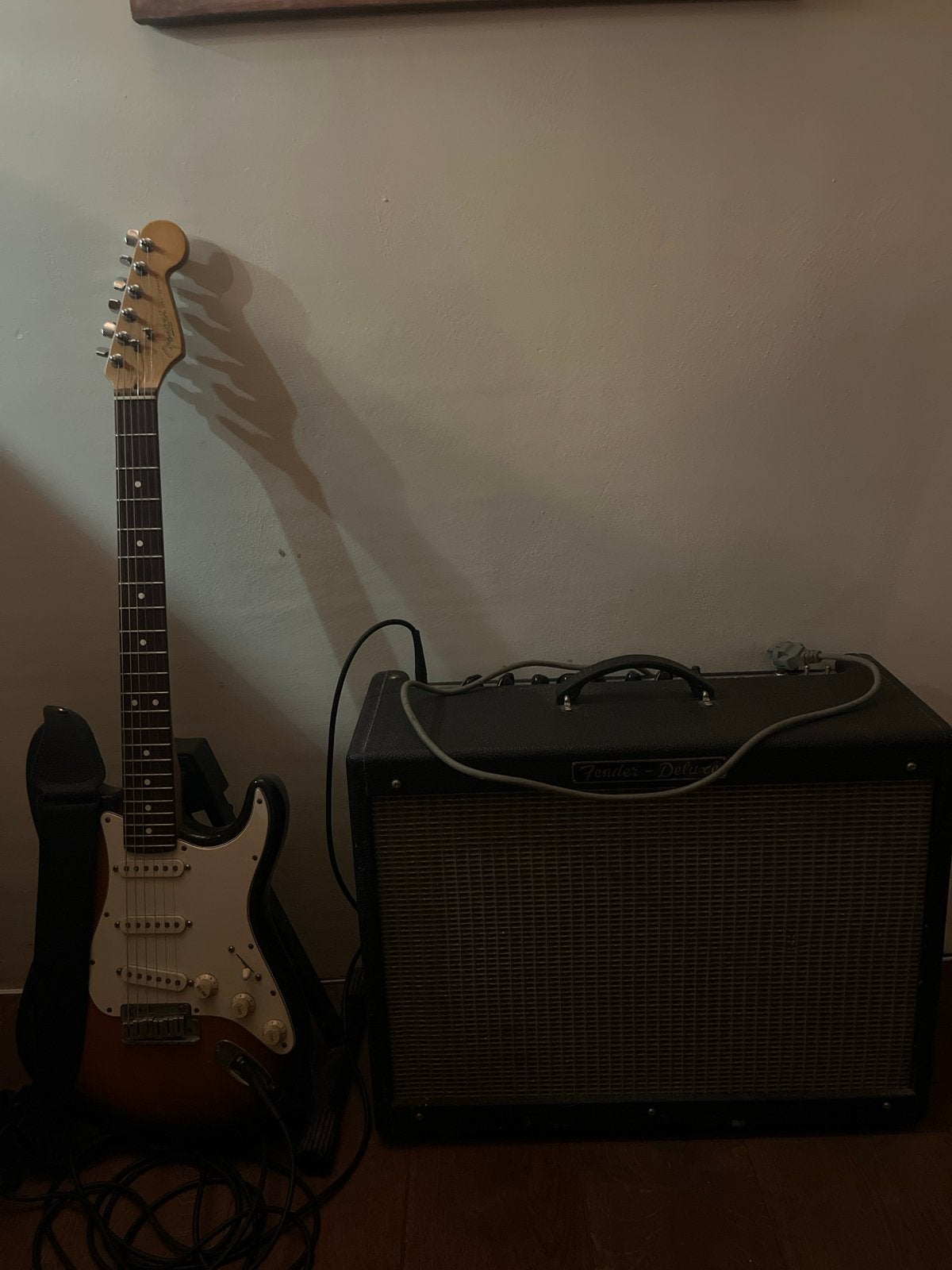 Foto 2 van Fender Stratocaster met Fender Deluxe versterker