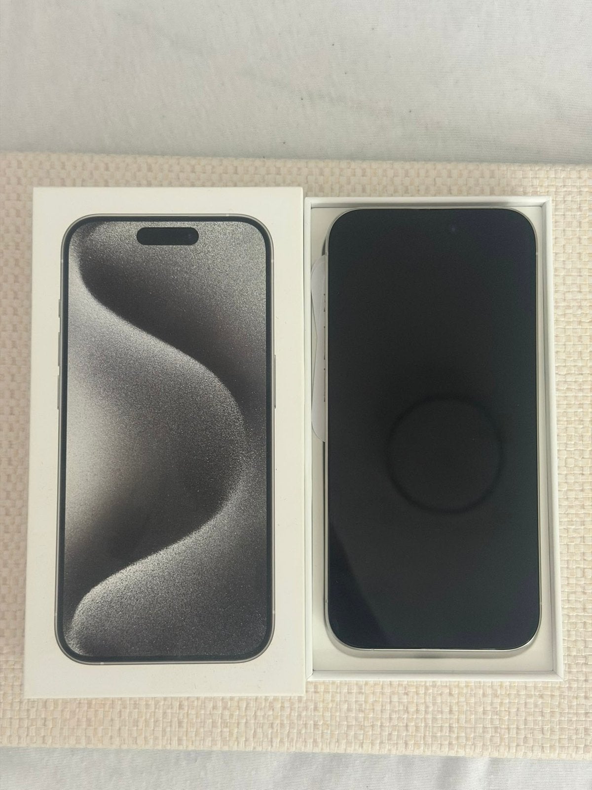 Foto 3 van Iphone 15 pro 256Gb