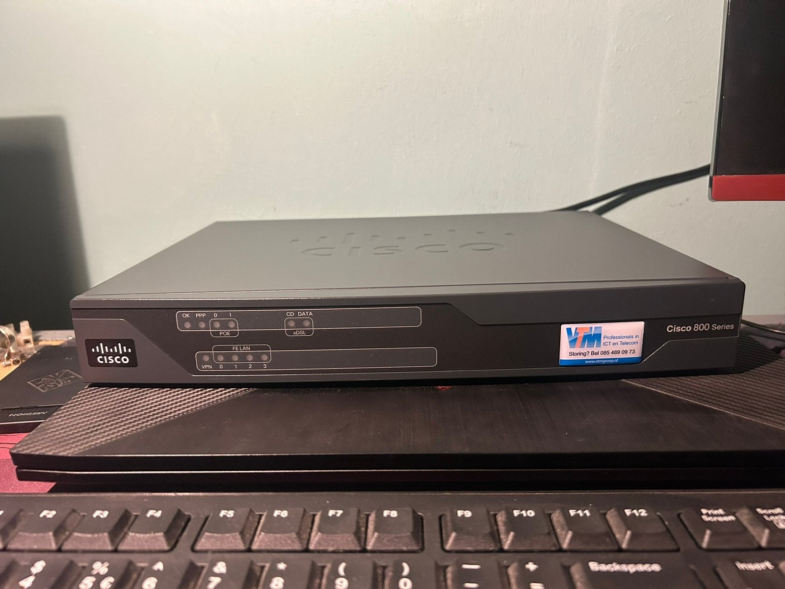 Cisco 800 Series Router (887VA) - VDSL2/ ADSL2+ VPN gereset, Ophalen of Verzenden, Zo goed als nieuw, Router met modem, Cisco