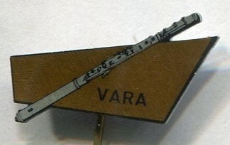VARA dwarsfluit blik muziekinstrument speldje ( V_043), Verzamelen, Verzenden, Zo goed als nieuw, Merk, Speldje of Pin