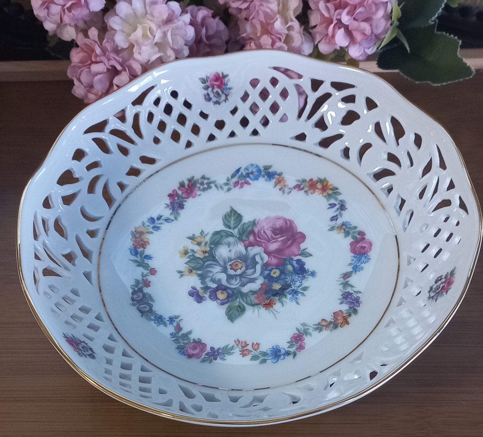 prachtige brocante opgewerkte schaal, bloemen, Schumann, Antiek en Kunst, Ophalen of Verzenden
