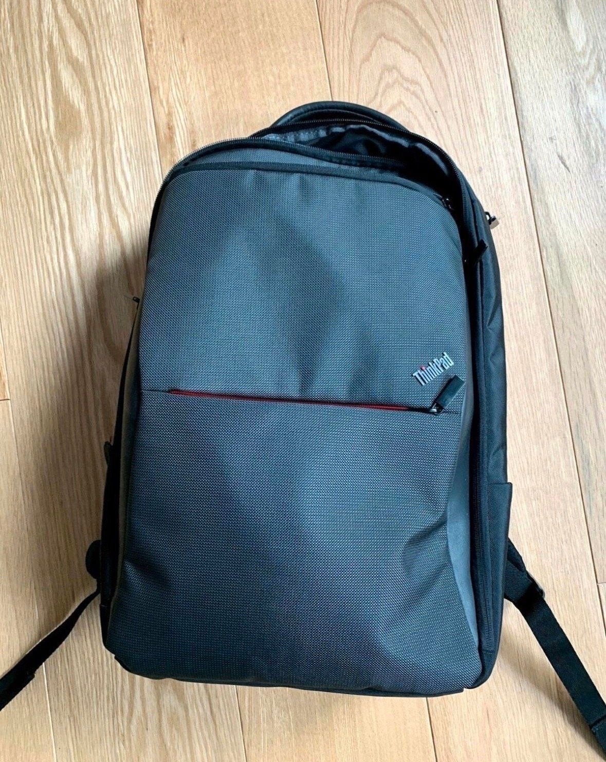 Lenovo ThinkPad 15,6" Professional Notebookrugzak, Ophalen, Gevoerd laptopvak, 15 inch, Zo goed als nieuw