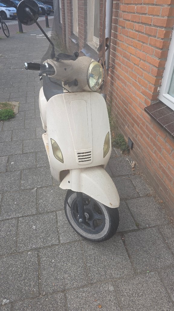 scooter merk capri, Gebruikt, Benzine, 50 cc, Maximaal 25 km/u