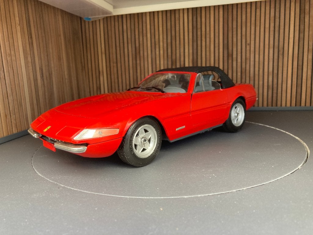 Ferrari 365 GTS/4 Daytona (1969) 1:18 Giodi Rood MJ, Ophalen of Verzenden, Zo goed als nieuw, Auto, Overige merken