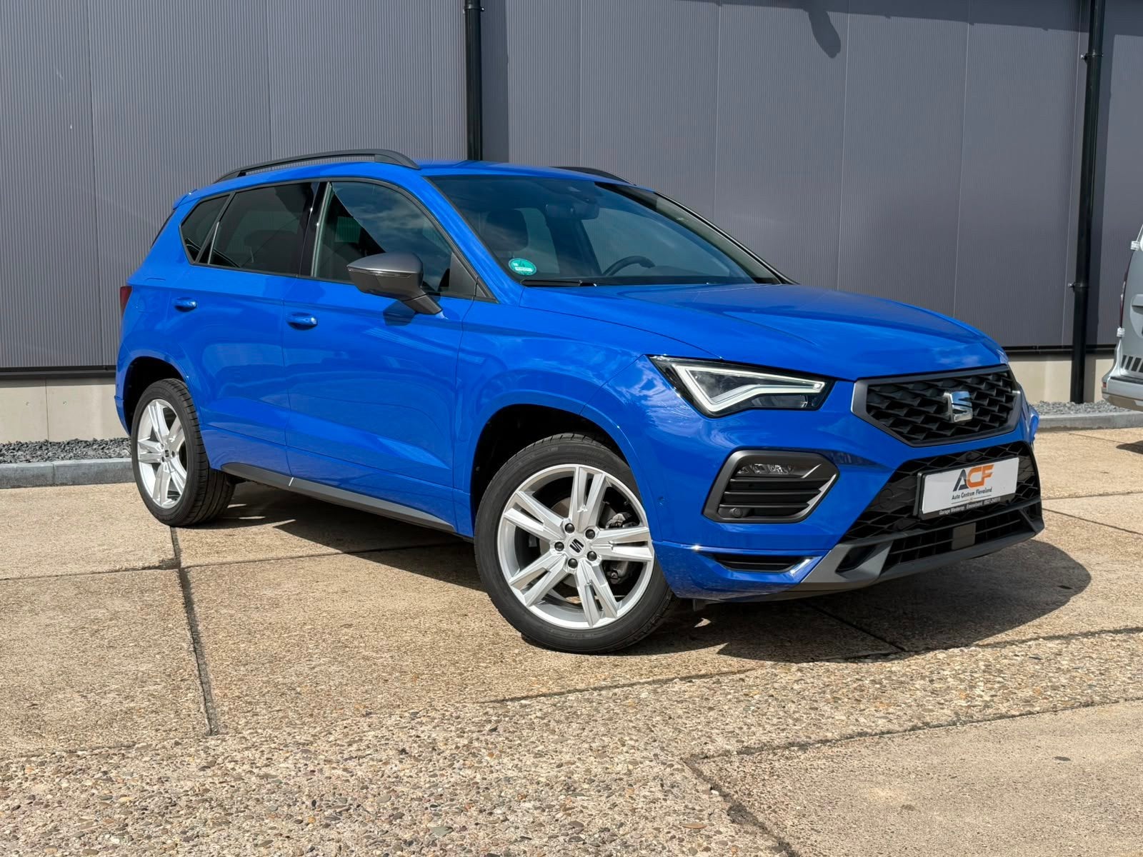 Seat Ateca 1.5 TSI FR Business trekhaak leer alcantara VOL, 15 km/l, Zwart, 4 cilinders, Blauw