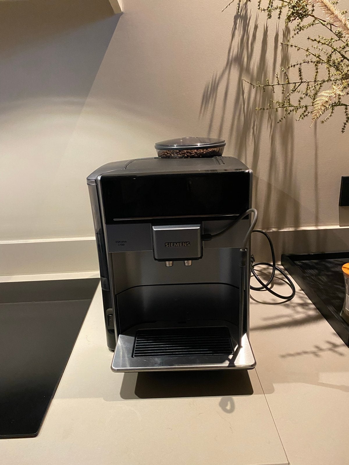 Siemens EQ.6 plus s100 Koffiemachine - Zo goed als nieuw, Ophalen, Afneembaar waterreservoir, 10 kopjes of meer, Koffiemachine