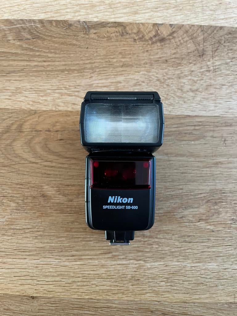 Nikon speedlight SB 600, Ophalen of Verzenden, Zo goed als nieuw, Nikon, Kantelbaar
