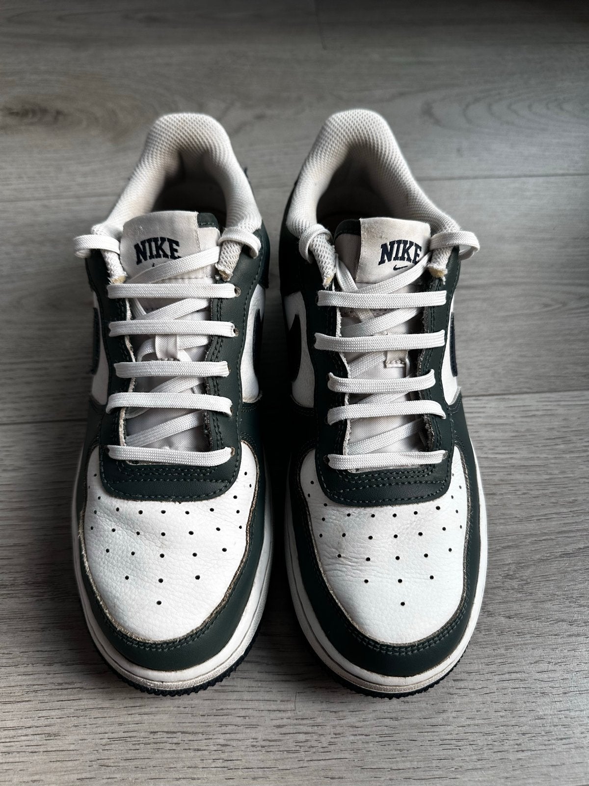 Nike Air Force 1 Low - Donkergroen/Wit - Maat 40, Verzenden, Gedragen, Groen, Sneakers of Gympen