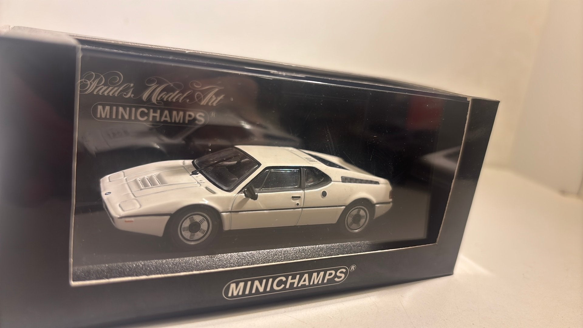 Bmw m1 white minichamps 1.43
