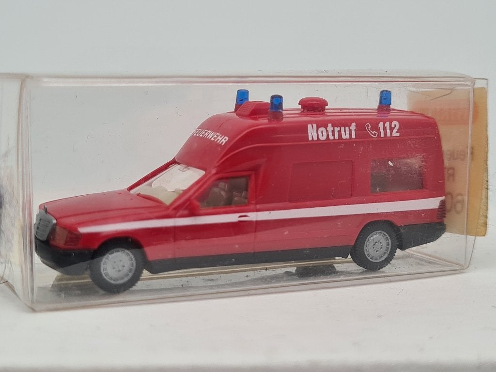 Mercedes ambulance - Wiking 1/87, Verzenden, Zo goed als nieuw, Auto, Wiking
