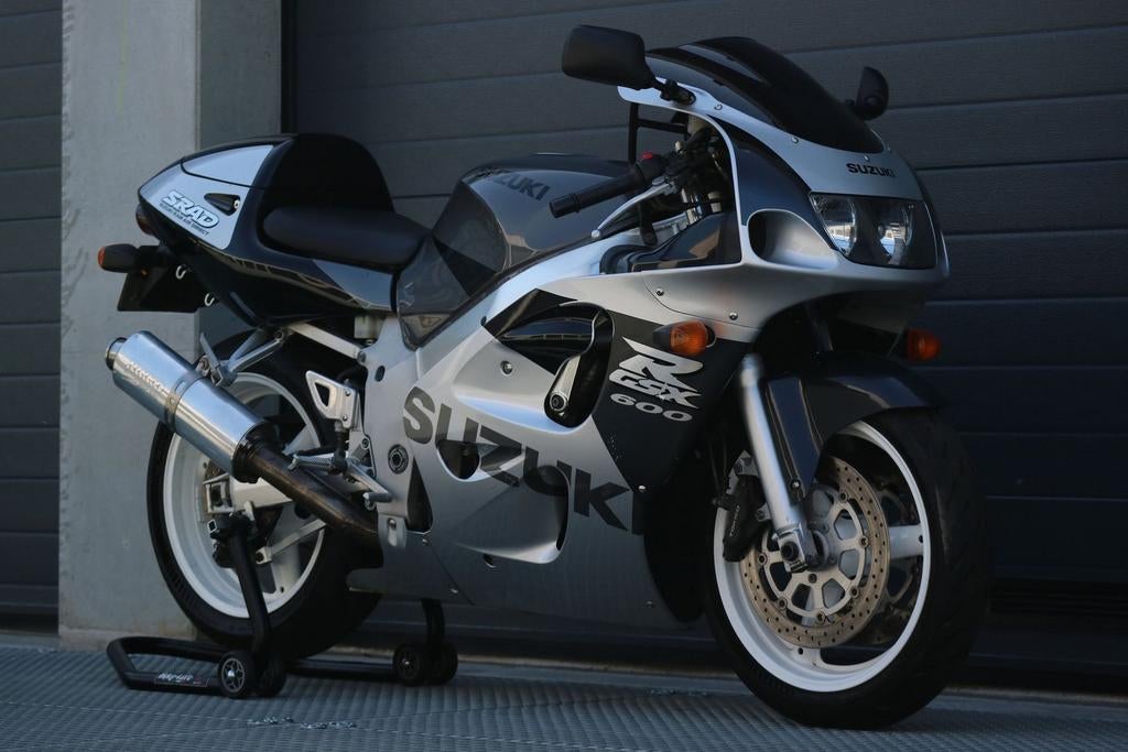 SUZUKI GSX-R 600 SRAD A2 mogelijk (bj 1998) 44,242 km, SUZUKI, 4 cilinders, Bedrijf, Onbekend