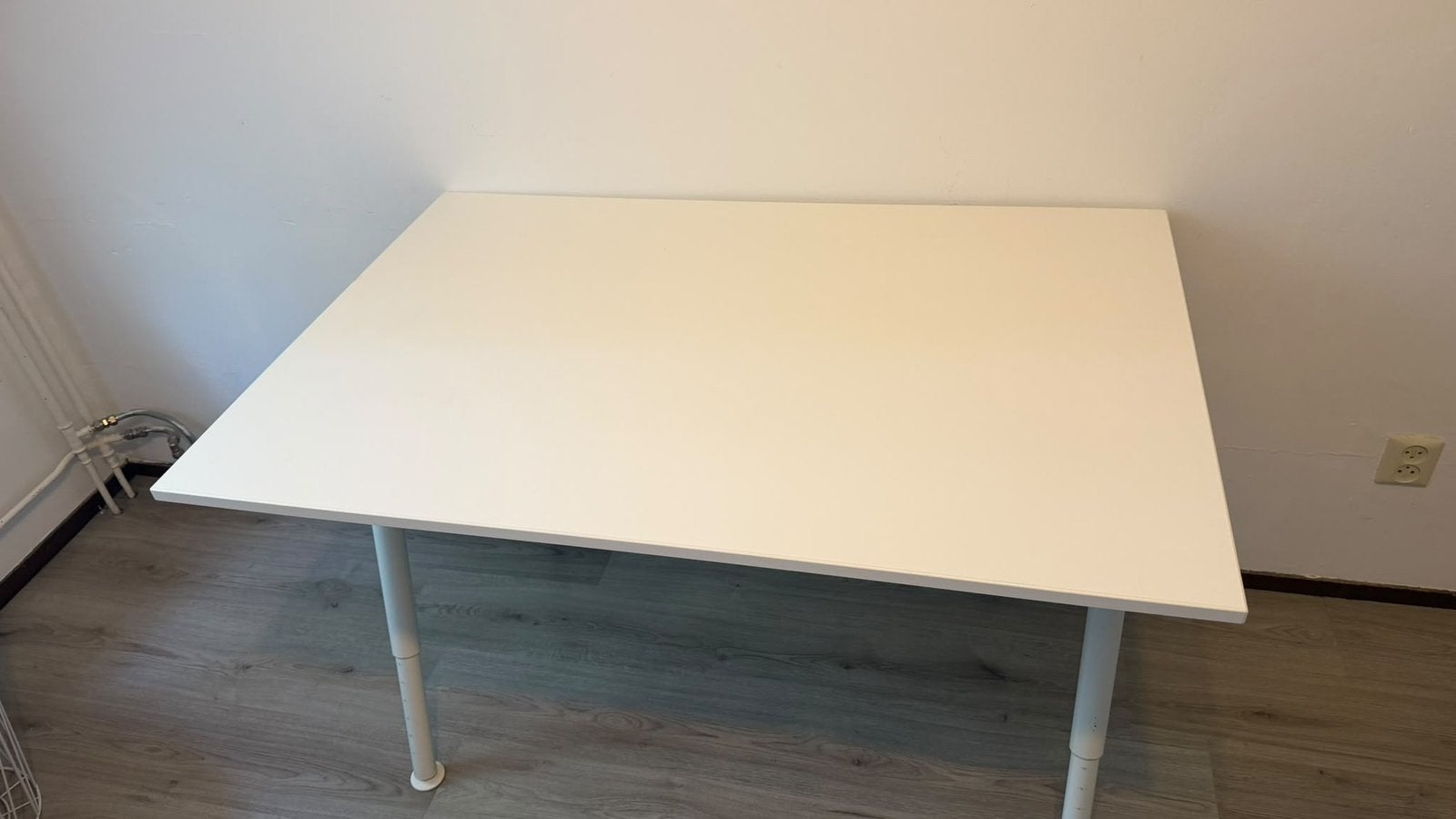 Ikea bureau wit 120x80cm, Ophalen, In hoogte verstelbaar, Zo goed als nieuw