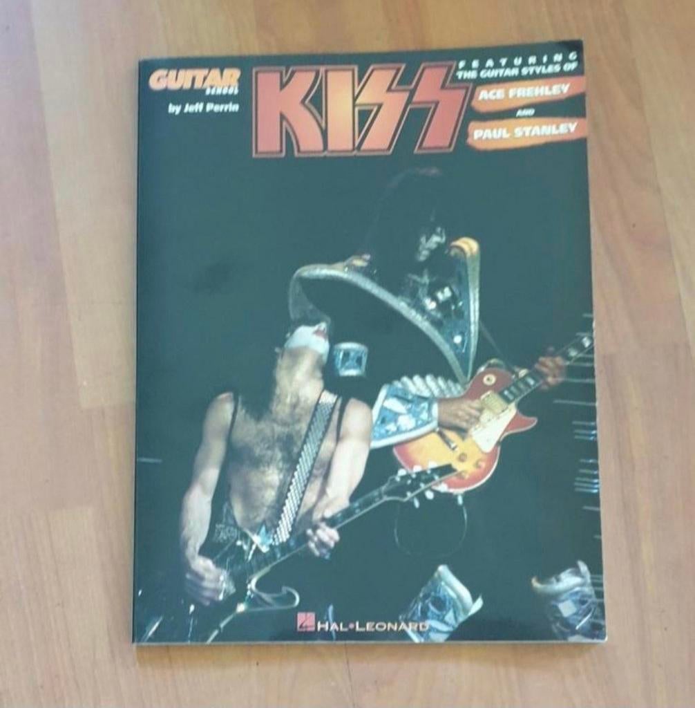Kiss muziekboek, Boeken, Ophalen of Verzenden, Zo goed als nieuw, Artiest