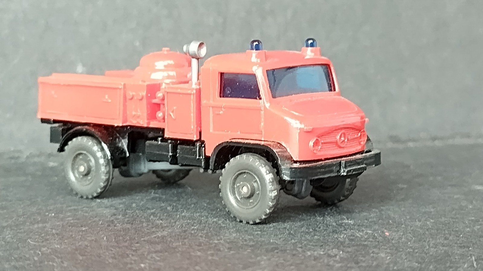 Mercedes Unimog 1:87 Wiking Pol, Hobby en Vrije tijd, Verzenden, Wiking, M, Zo goed als nieuw