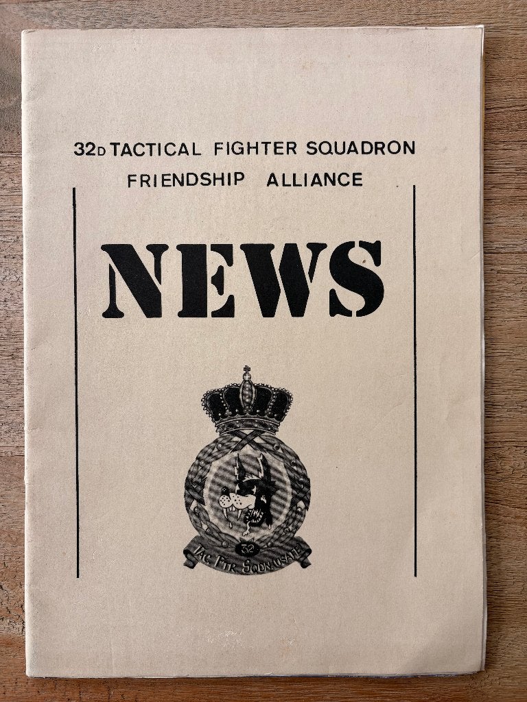 32nd Tactical Fighter Squadron News, Ophalen of Verzenden, Zo goed als nieuw, Kaart, Foto of Prent