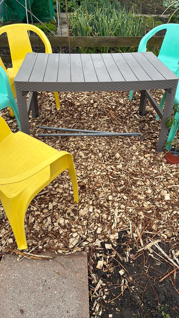 Tuintafel grijs, Ophalen, Zo goed als nieuw, Kunststof