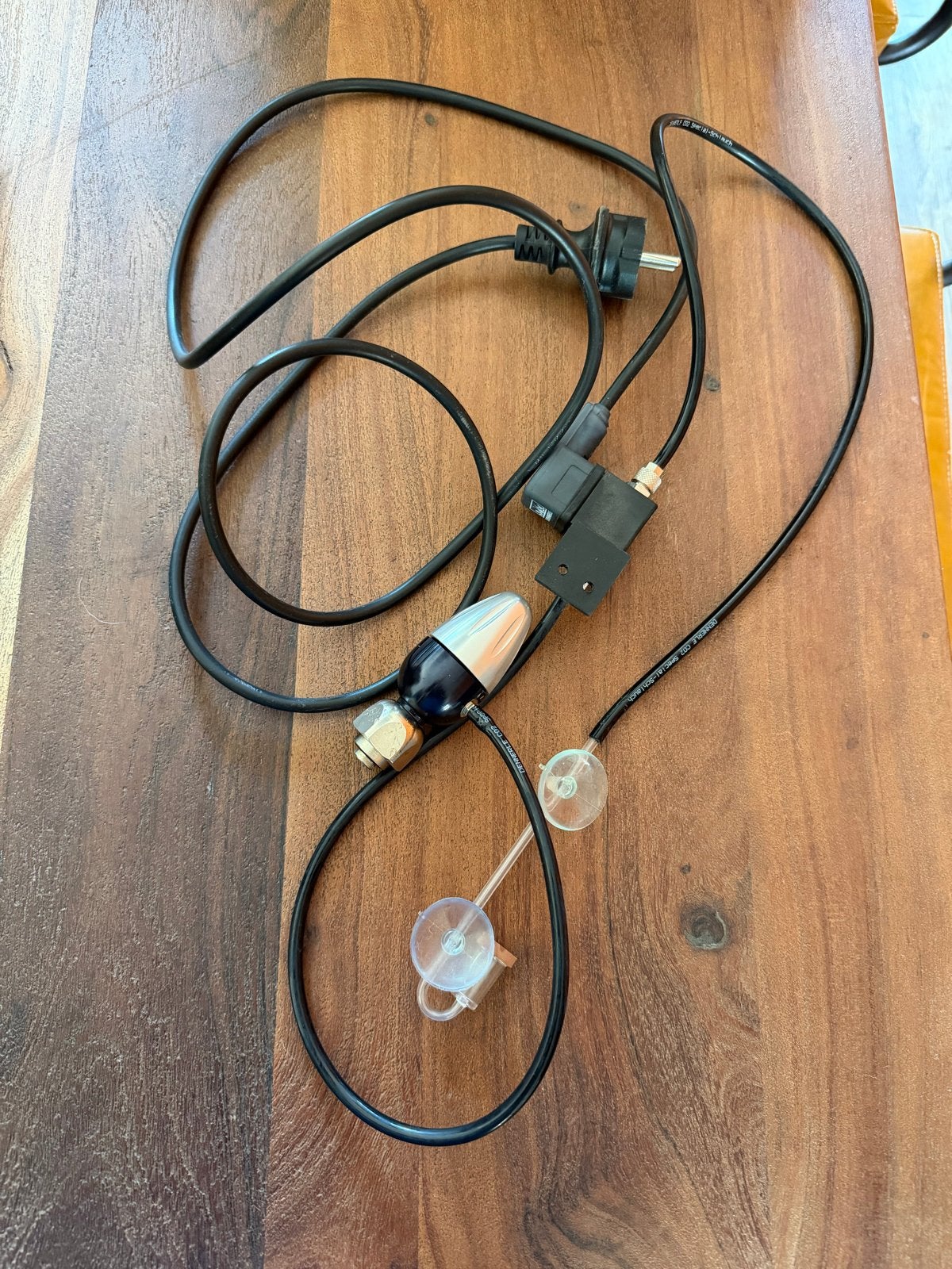Magneetventiel, diffuser en co2 drukregelaar, Zo goed als nieuw, MaLo Designs, Info@malodesigns.nl, Marconistraat 6F
