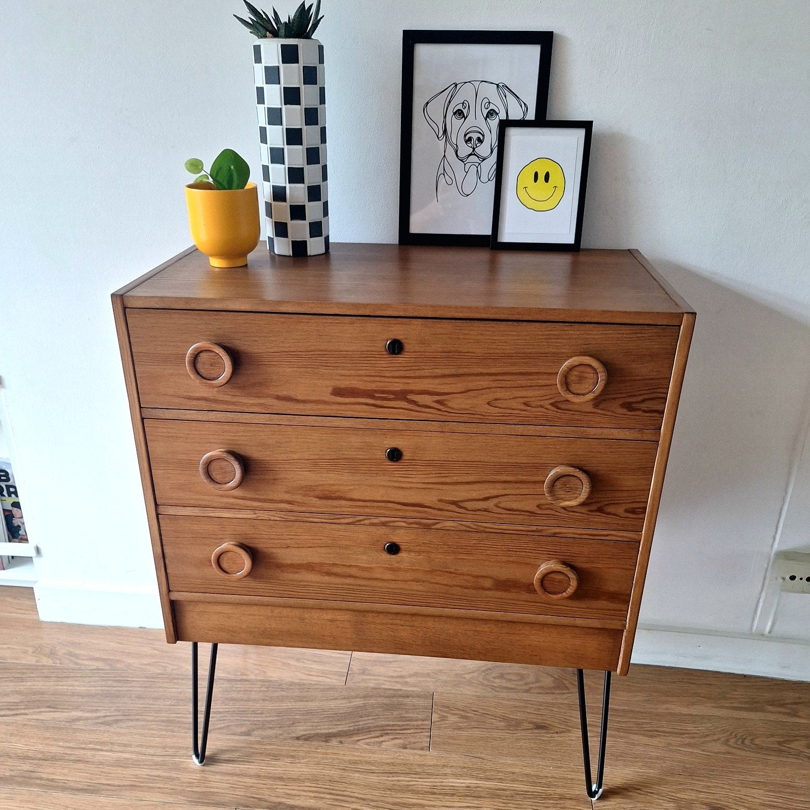 Vintage ladekast met 3 laden en hairpin poten, Gebruikt, Vintage, Mid-century modern, 100 tot 150 cm, 50 tot 100 cm
