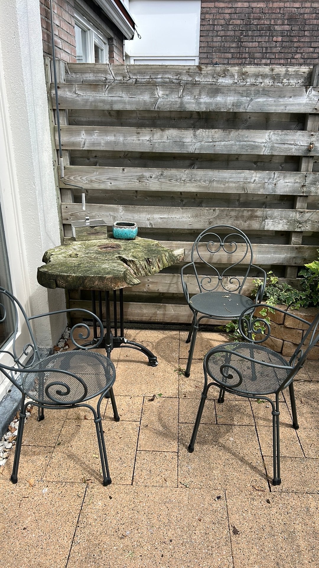 3 Ijzeren  terras stoelen met houten tafeltje,, Ophalen, Gebruikt, Overige materialen, 6 zitplaatsen