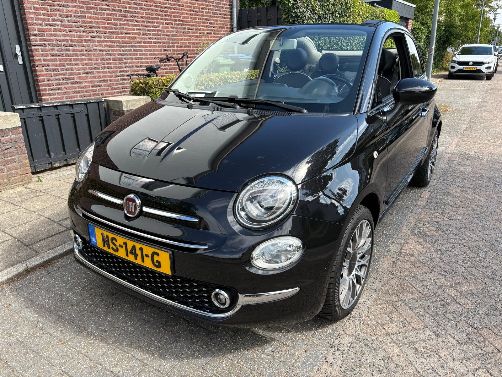 Fiat 500C 0.9 80pk Turbo Twinair 2017 Zwart, Stof, 31 €/maand, Cabriolet, Zwart