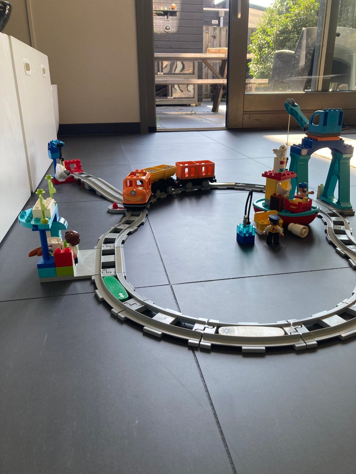 10875 Duplo Goederentrein (met boekje) (trein is defect)