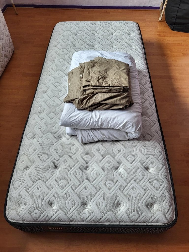 Matras incl 2 nieuwe dekbedhoezen +evt dekbed, Ophalen, Gebruikt, 90 cm, Eenpersoons