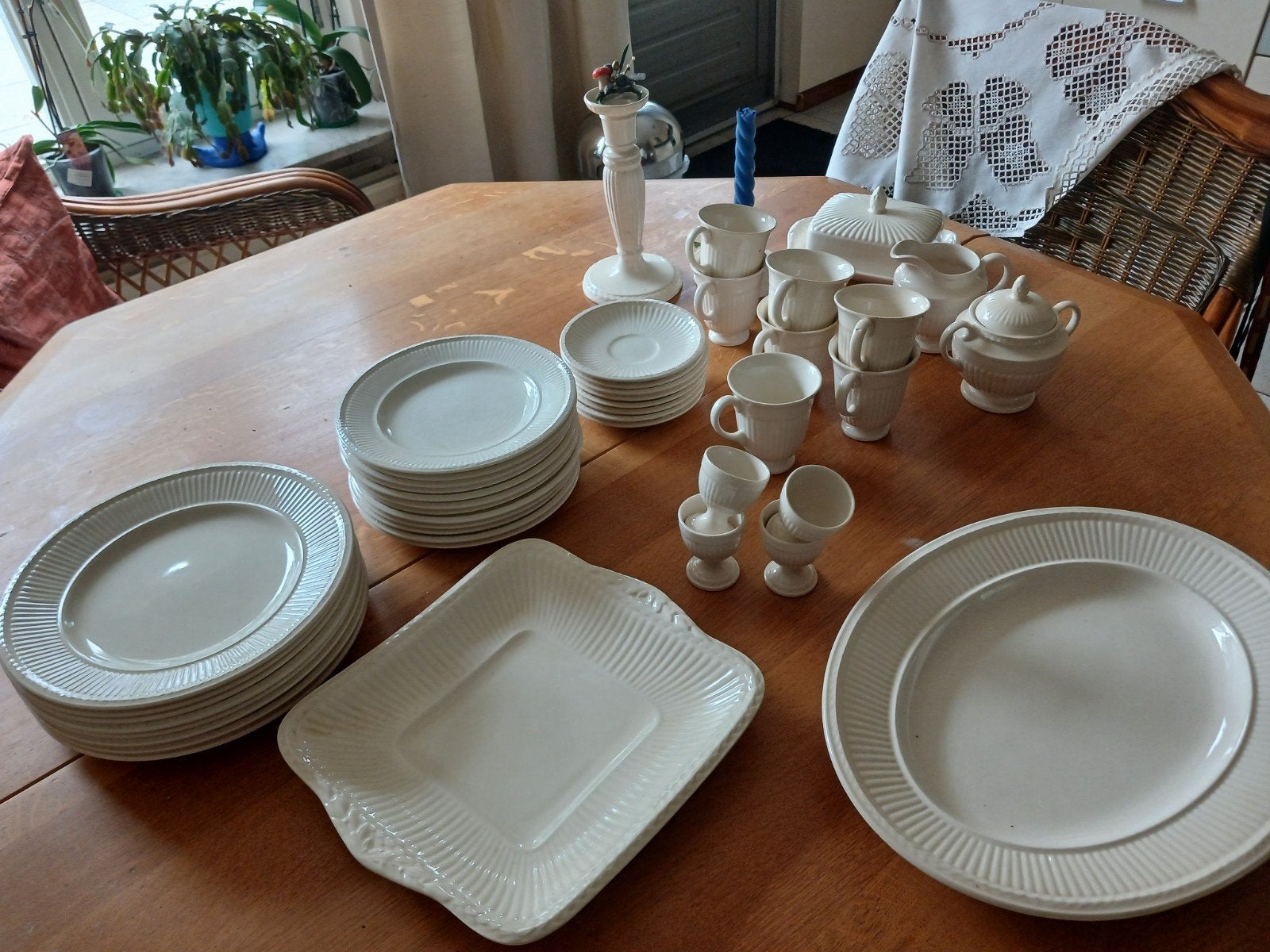 Uitgebreid Wedgwood ontbijt/gebak servies met extra's, Huis en Inrichting, Ophalen